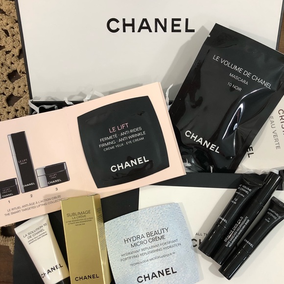 CHANEL Other - Chanel deluxe